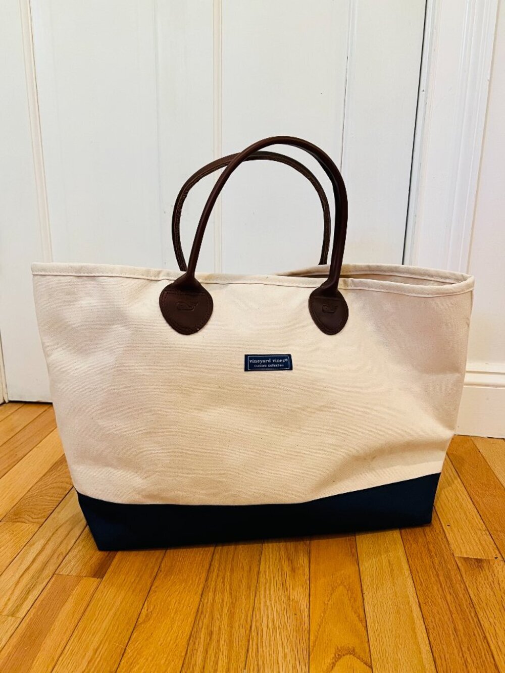 Vineyard Vines Golf Tote Bag with Leather Handles - Picture 14 of 16